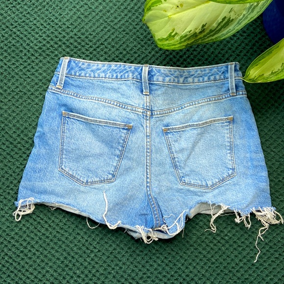 High Rise Shortie - Picture 2 of 4